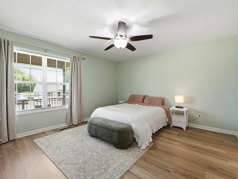 606 Kent St — Photo 13