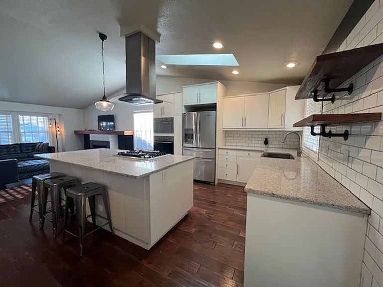 1060 SW View Crest Dr — Photo 5