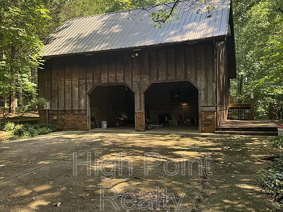 3rd image of 6201 Robin Ln NW