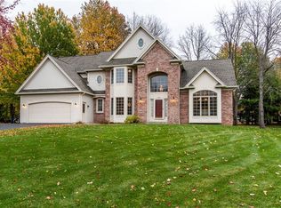 24 Sunleaf Dr, Penfield, NY 14526
