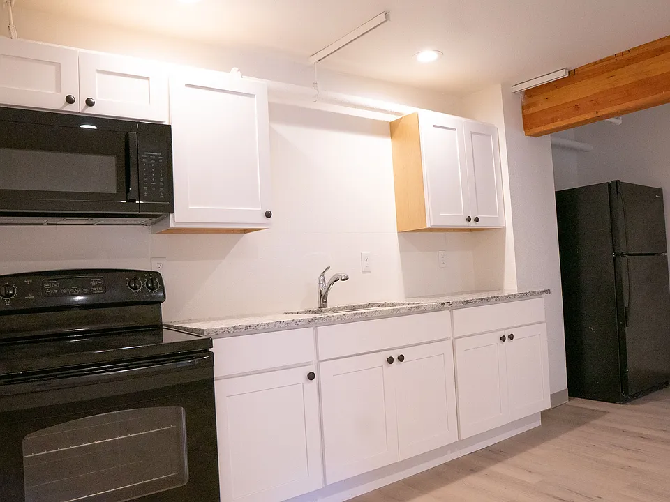 324 W King St