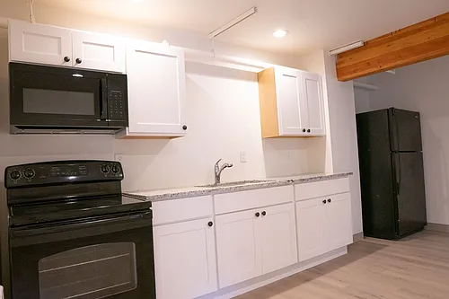 324 W King St Photo 1