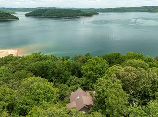 172 N Bluff Rd, Eureka Springs, AR 72631