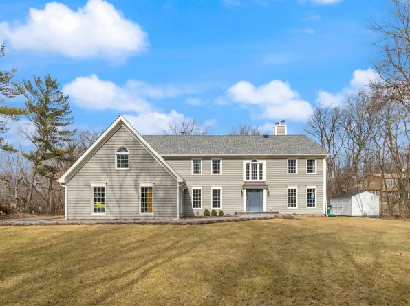 104 Crooked Creek Trl, Barrington, IL 60010