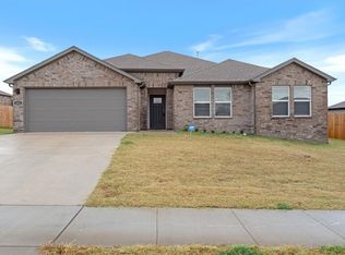 1051 Emerald St, Prairie Grove, AR 72753