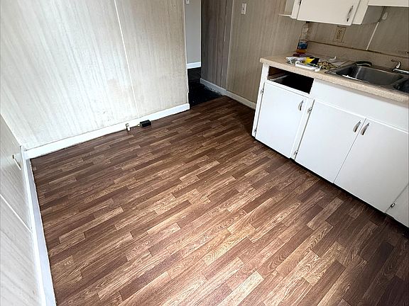 5th image of 911 Camden Ave SW APT 2