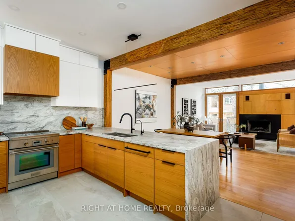 16 Marquis Ave, Toronto, ON M8X 1V4