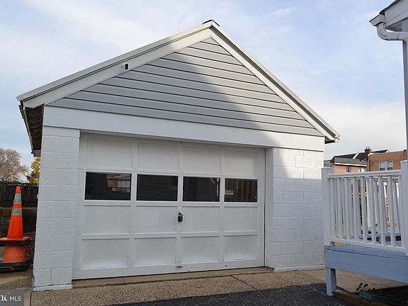 3rd image of 815 Summit Ave