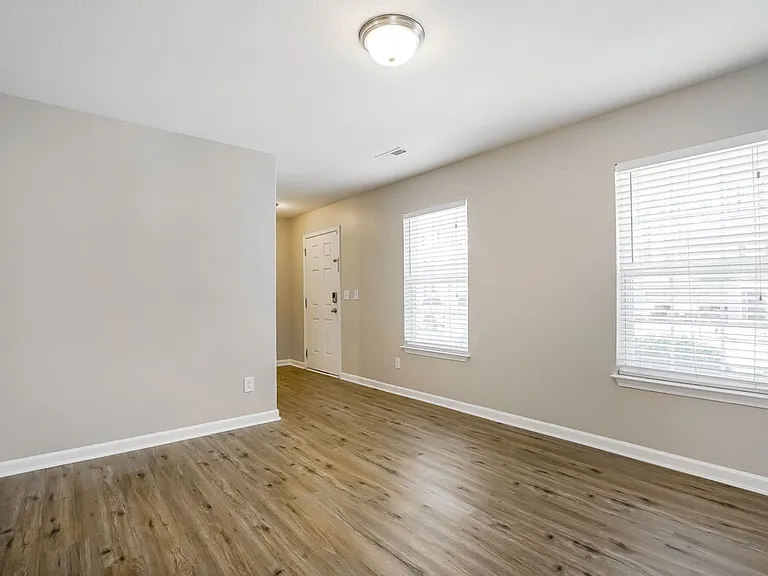 4745 Queen Pierrette St — Photo 7
