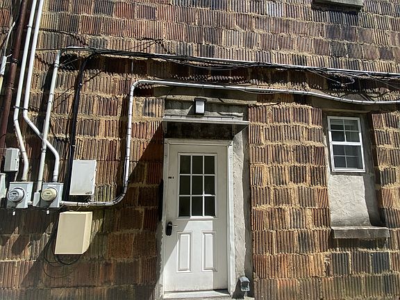 4th image of 181 Armstrong St