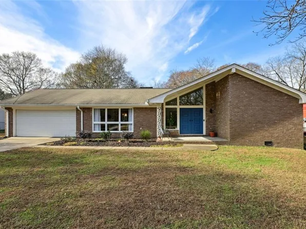 303 Orchard Way, Winder, GA 30680