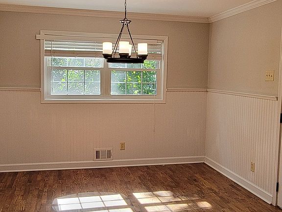 4th image of 2497 Wentworth Dr NE