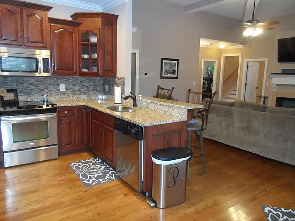 5th image of 8610 Seven Lakes Dr