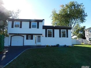 136 Cirrus Rd, Holbrook, NY 11741