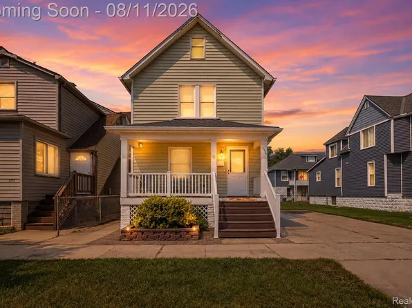 346 Sycamore St, Wyandotte, MI 48192