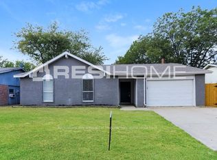 2133 Sheriff Dr, Grand Prairie, TX 75051