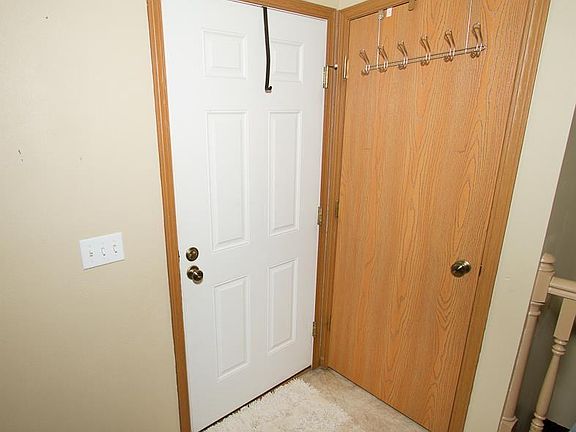 5th image of 79 Robin Hood Dr