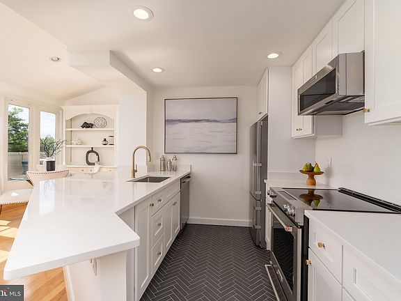 4th image of 801 S Pitt St APT 420