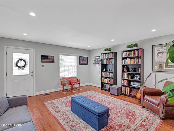 4th image of 902 Ellison Ave