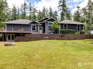 2195 E Middle Dr, Freeland, WA 98249