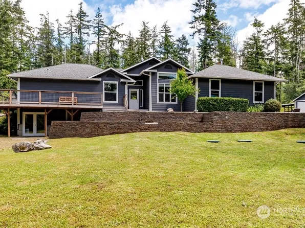 2195 Middle Drive E, Freeland, WA 98249