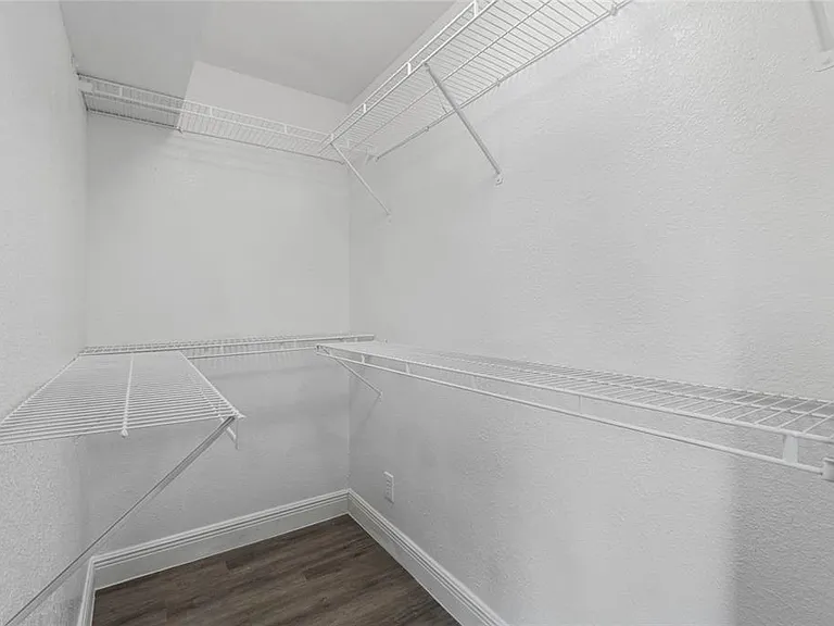 1090 Emerald Dr — Photo 13