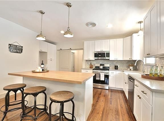 4th image of 814 Theresa Ave