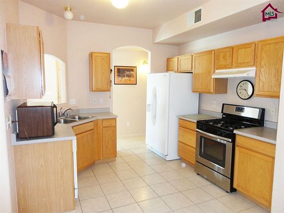 4th image of 3807 Imperial Dr