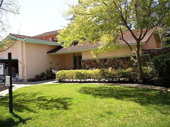 Huge yard near the park