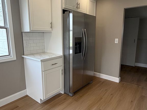 4th image of 145 Pryor Ave