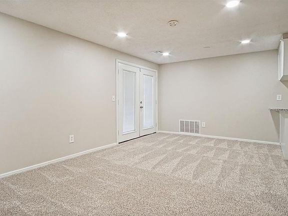 3rd image of 1501 N Bradley Ave