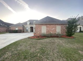 34255 Spring Lake Dr, Walker, LA 70785
