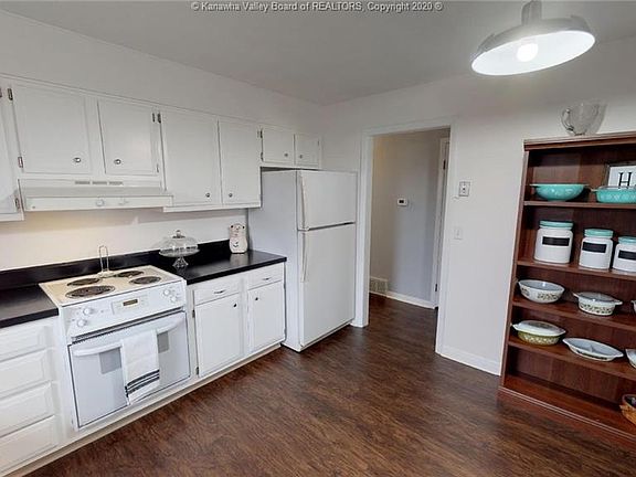 3rd image of 1412 Lyndale Dr
