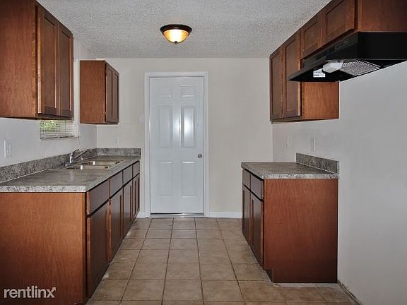 4th image of 7289 Sharbeth Dr S