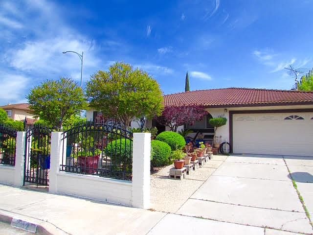 1st image of 2612 Glen Harwick Ct