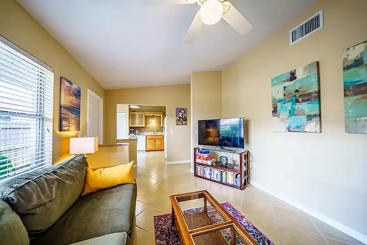 2 bed, 825 sqft, $1,699 — Photo 2