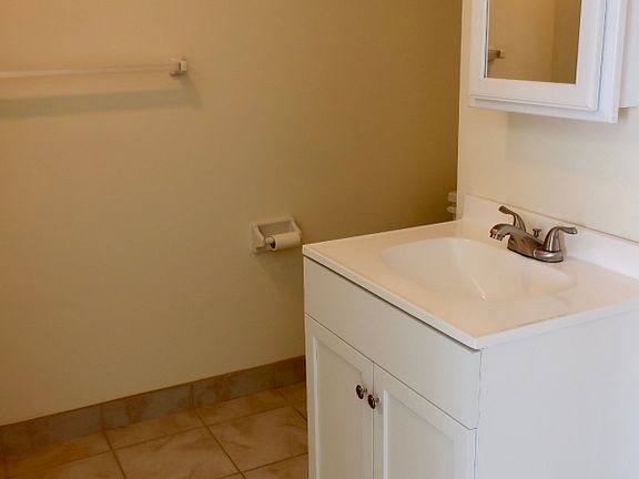 5th image of 5 Meadow Ln