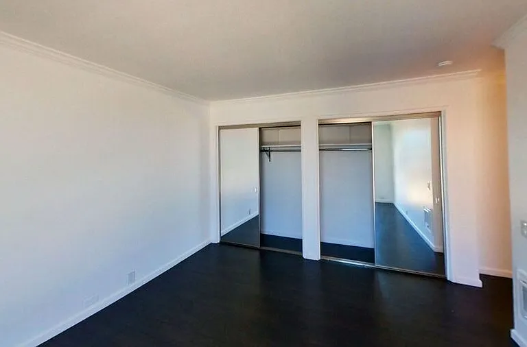 373 Staten Ave — Photo 9