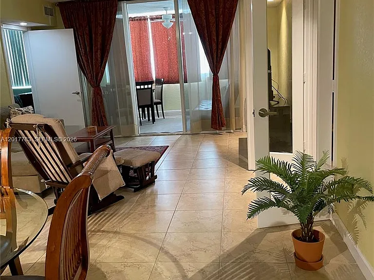 5005 Collins Ave #1422 — Photo 11
