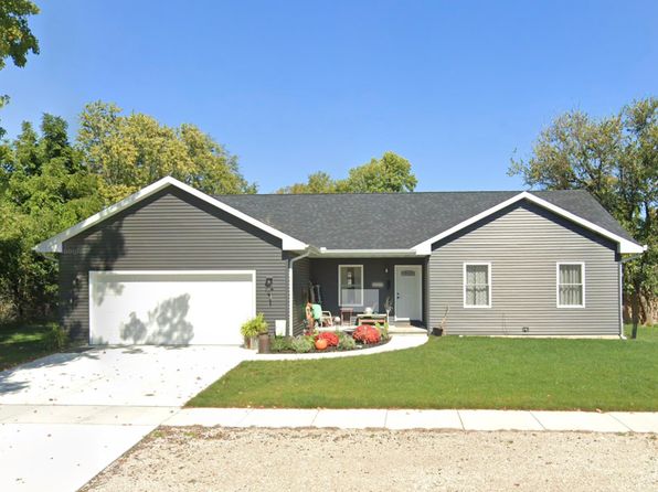 111 S Sheridan St, Seymour, IL 61875