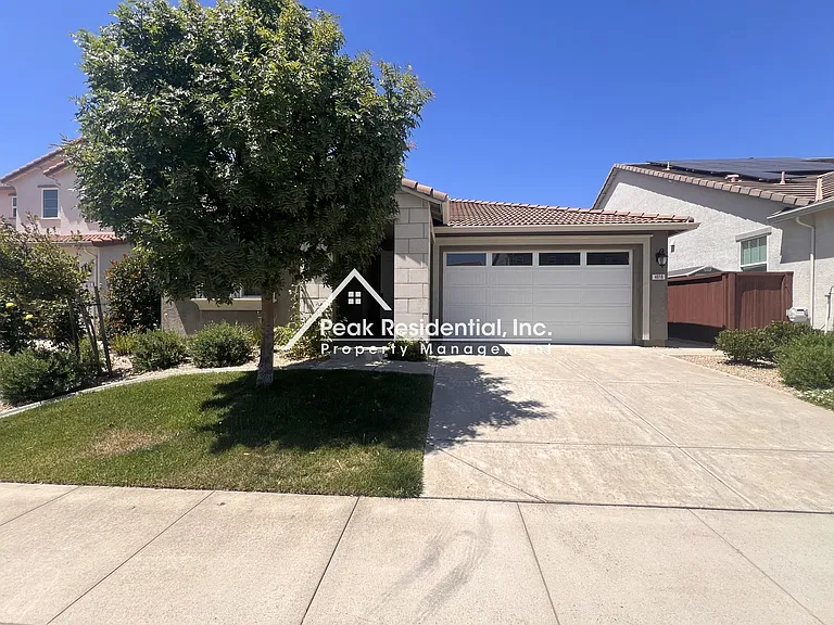 4616 S Hills Dr — Photo 2