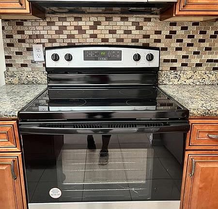4th image of 4707 Oak Terrace Dr
