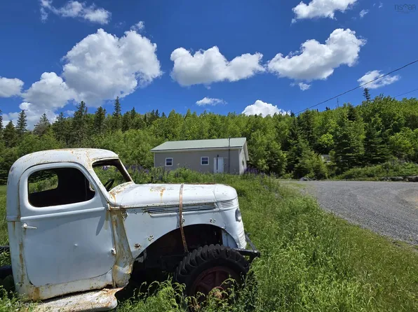 2058 E River Rd, Pictou, NS B0K 1B0