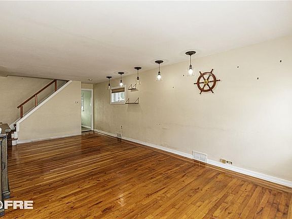 3rd image of 42 Gotham Ave