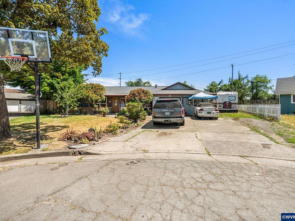 1st image of 3827 Pine St SE