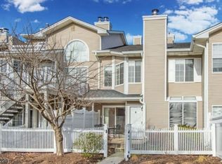 39 Ashley Ct, Bedminster, NJ 07921