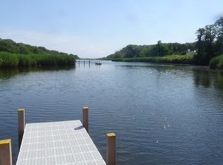 425 Mill Rd, Westhampton, NY 11977