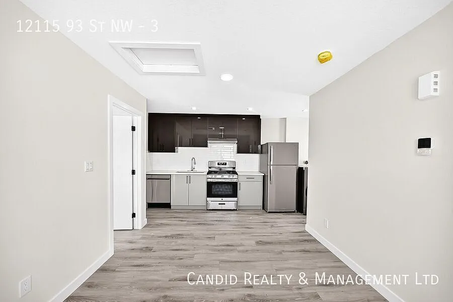 Pet-Friendly Brand-New 1-Bedroom Garage Suite. Utilities Included — Photo 3