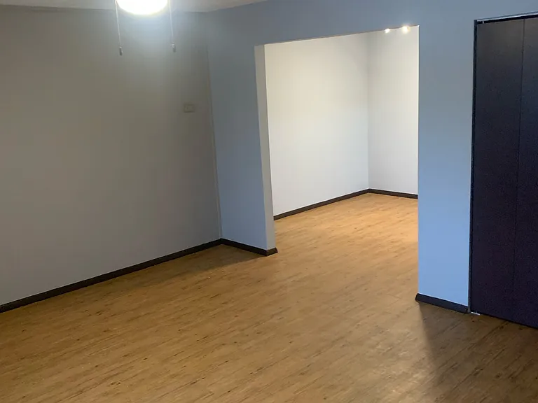 Bristol Court Apartments — Photo 15