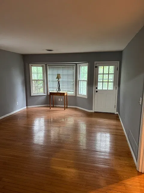 504 NW Wedgewood Dr — Photo 2